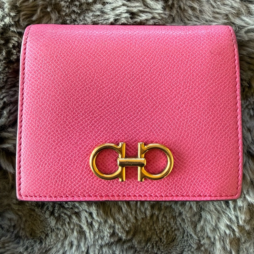 Salvatore Ferragamo Gancini compact wallet Pink soft leather with Gold Logo